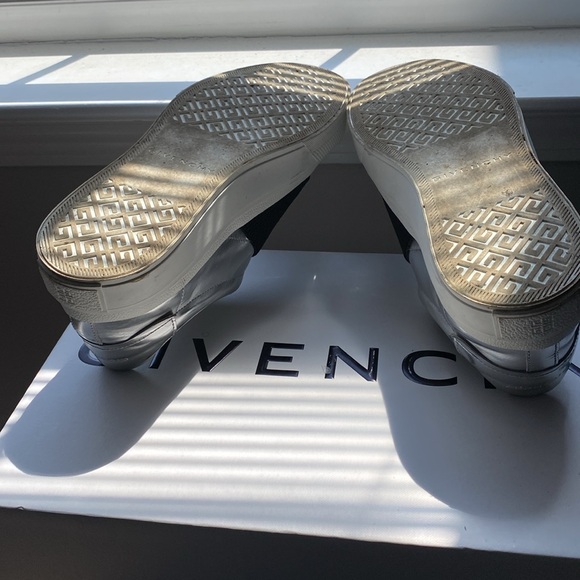 Designer sneakers Size 9, gentle worn twice. I needed a bigger size, sad to sell - Picture 9 of 16